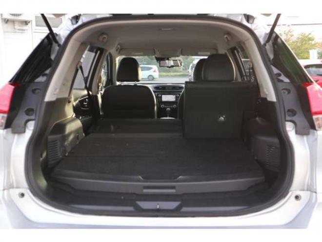 エクストレイル2.0 20S ハイブリッド 4WD　純正フルセグナビ　ETC　アラウンドビューカメラ　パーキングアシスト　ヒルディセントコントロール　クルーズコントロール　パーキングソナー 2000