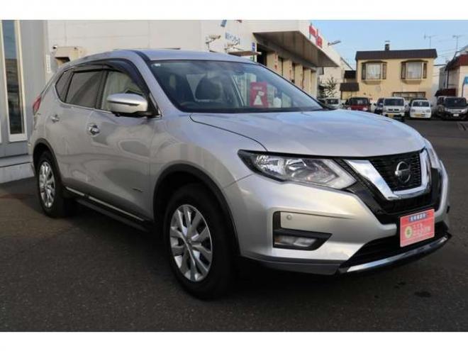 エクストレイル2.0 20S ハイブリッド 4WD　純正フルセグナビ　ETC　アラウンドビューカメラ　パーキングアシスト　ヒルディセントコントロール　クルーズコントロール　パーキングソナー 2000