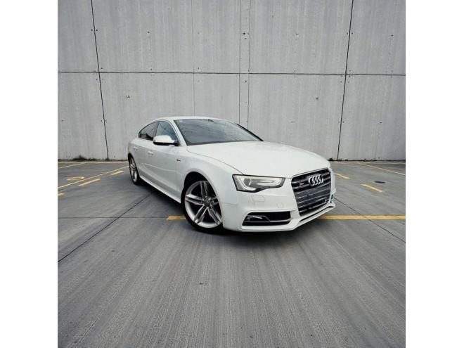 アウディS5スポーツパック 本州車寒冷地仕様 ナビTVバックカメラ 純正19インチアルミタイヤ スーパーチャージャー クルーズコントロール 車検新規2年 24ヶ月点検整備済 4WD 3000 4Dr