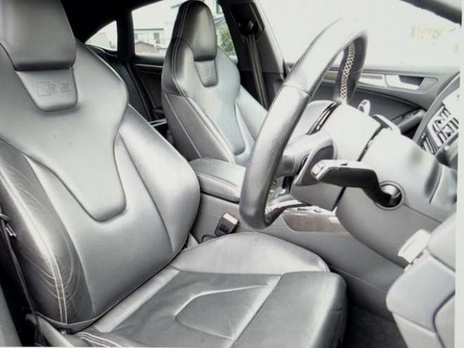 アウディS5スポーツパック 本州車寒冷地仕様 ナビTVバックカメラ 純正19インチアルミタイヤ スーパーチャージャー クルーズコントロール 車検新規2年 24ヶ月点検整備済 4WD 3000 4Dr