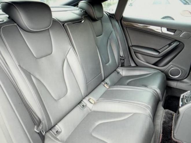 アウディS5スポーツパック 本州車寒冷地仕様 ナビTVバックカメラ 純正19インチアルミタイヤ スーパーチャージャー クルーズコントロール 車検新規2年 24ヶ月点検整備済 4WD 3000 4Dr