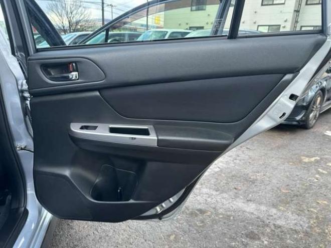 インプレッサXVハイブリッド 2.0i 4WD　ナビ　ワンセグ　アルミホイール　クルーズコントロール　ABS　横滑り防止装置　盗難防止装置　パワステ　パワーウィンドウ　スマートキー　キーレスエントリー　MTモード付　アイドリングストップ　ETC 2000