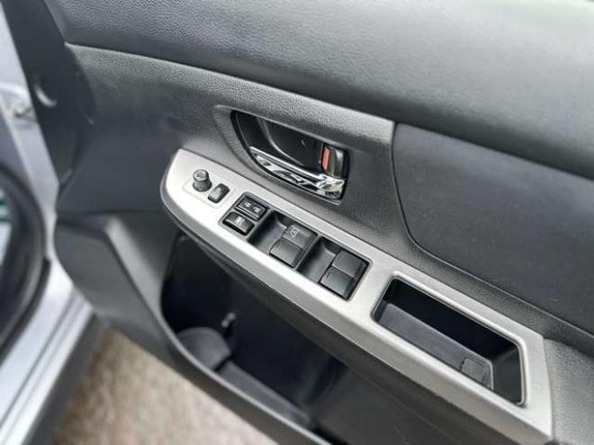 インプレッサXVハイブリッド 2.0i 4WD　ナビ　ワンセグ　アルミホイール　クルーズコントロール　ABS　横滑り防止装置　盗難防止装置　パワステ　パワーウィンドウ　スマートキー　キーレスエントリー　MTモード付　アイドリングストップ　ETC 2000