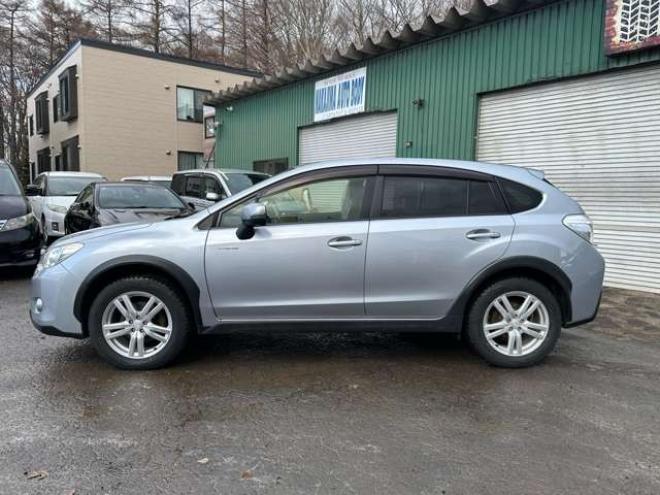 インプレッサXVハイブリッド 2.0i 4WD　ナビ　ワンセグ　アルミホイール　クルーズコントロール　ABS　横滑り防止装置　盗難防止装置　パワステ　パワーウィンドウ　スマートキー　キーレスエントリー　MTモード付　アイドリングストップ　ETC 2000