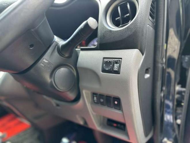 キャラバンNV350 2.5 プレミアムGX ロングボディ ディーゼルターボ 4WD　パワステ　パワーウィンドウ　純正ナビ　社外アルミ　ABS　リアヒーター　フルセグ　バックカメラ　ETC　キーレス　両側スライドドア 2500