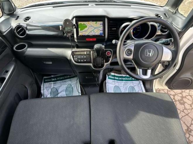 N-BOXカスタムG Lパッケージ 4WD　社外ナビ　左側電動スライドドア　バックカメラ　純正アルミホイール　キーレスエントリー　ABS　パワーウィンドウ　パワステ　盗難防止装置 660