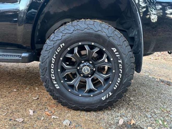 ハイラックスサーフ2.7 SSR-X 4WD　社外地デジナビ　バックカメラ　ウーハー　ドライブレコーダー　ルーフキャリア　ETC　オールテレーンタイヤ　リフトアップ　サンルーフ　社外アルミホイール　ABS　パワーウィンドウ　パワステ　社外グリル 2700