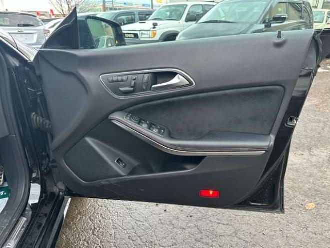 ベンツCLAクラス CLA250 4マチック 4WD　ナビ　TV　バックカメラ　アルミホイール　ディスチャージドランプ　電動シート　パワステ　パワーウィンドウ　キーレス　ETC　シートヒーター　横滑り防止装置　アイドリングストップ　クルーズコントロール 正規輸入車 2000