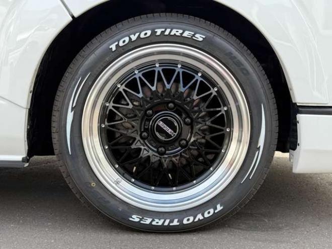 ハイエースバン2.8ダークプライムIIマルチロールトランスポータータイプIロングディーゼルターボ4WD　寒冷地仕様　ワンオーナー　ESSEX　ENCM18インチAW　ESSEXフロントリップスポイラー　ローダウン　パワースライドドア　LEDテール　415COBRAシートカバー&ローフォルムフェンダー&ステアリング 2800