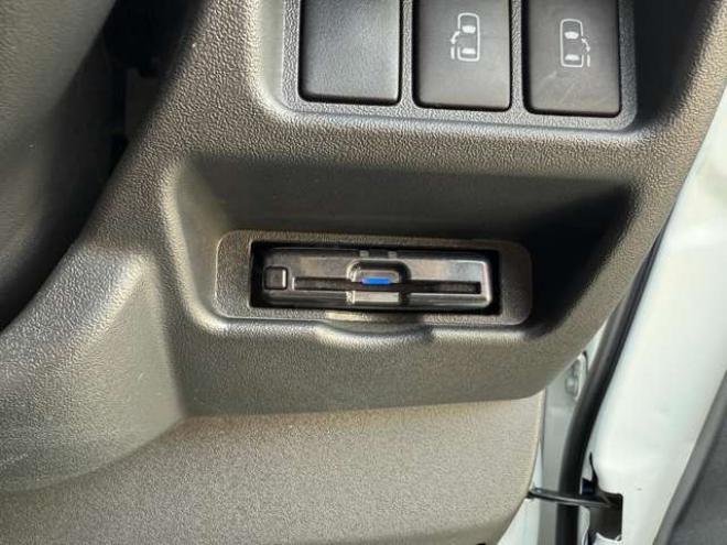 ハイエースバン2.8ダークプライムIIマルチロールトランスポータータイプIロングディーゼルターボ4WD　寒冷地仕様　ワンオーナー　ESSEX　ENCM18インチAW　ESSEXフロントリップスポイラー　ローダウン　パワースライドドア　LEDテール　415COBRAシートカバー&ローフォルムフェンダー&ステアリング 2800