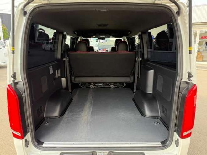 ハイエースバン2.8ダークプライムIIマルチロールトランスポータータイプIロングディーゼルターボ4WD　寒冷地仕様　ワンオーナー　ESSEX　ENCM18インチAW　ESSEXフロントリップスポイラー　ローダウン　パワースライドドア　LEDテール　415COBRAシートカバー&ローフォルムフェンダー&ステアリング 2800