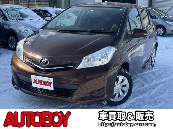 ヴィッツ1.3 ジュエラ 4WD　プッシュスタート　エンジンスターター　ナビ　バックカメラ　ワイパーデアイサー　オート4WD コーナーセンサー　電動格納ミラー 1300