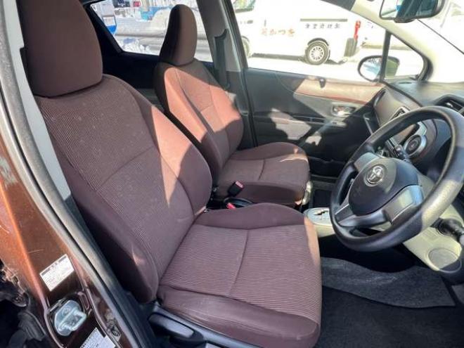 ヴィッツ1.3 ジュエラ 4WD　プッシュスタート　エンジンスターター　ナビ　バックカメラ　ワイパーデアイサー　オート4WD コーナーセンサー　電動格納ミラー 1300