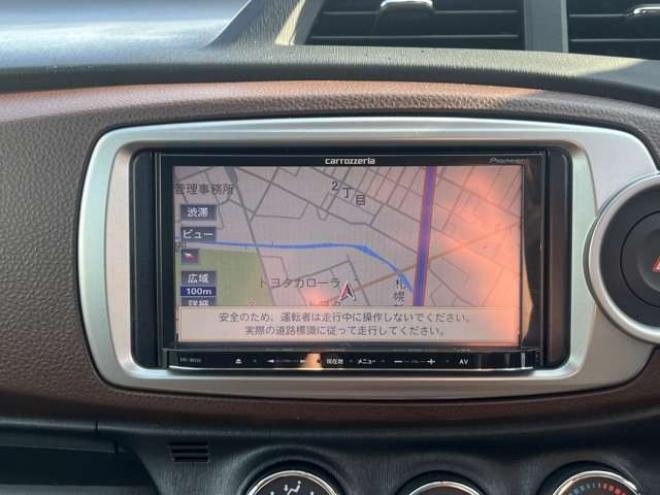 ヴィッツ1.3 ジュエラ 4WD　プッシュスタート　エンジンスターター　ナビ　バックカメラ　ワイパーデアイサー　オート4WD コーナーセンサー　電動格納ミラー 1300