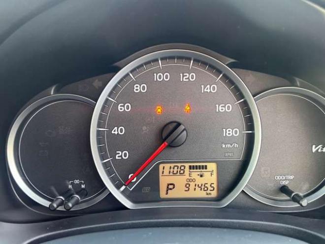 ヴィッツ1.3 ジュエラ 4WD　プッシュスタート　エンジンスターター　ナビ　バックカメラ　ワイパーデアイサー　オート4WD コーナーセンサー　電動格納ミラー 1300