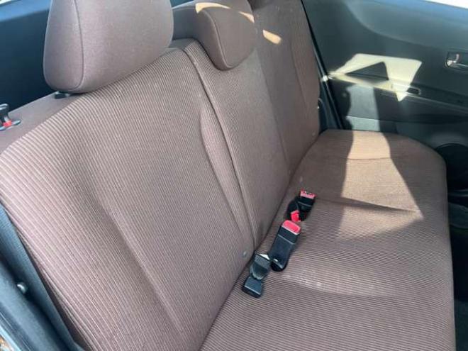 ヴィッツ1.3 ジュエラ 4WD　プッシュスタート　エンジンスターター　ナビ　バックカメラ　ワイパーデアイサー　オート4WD コーナーセンサー　電動格納ミラー 1300