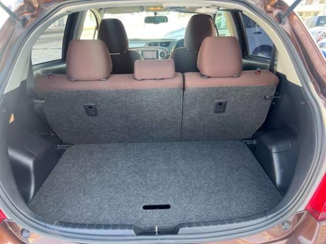 ヴィッツ1.3 ジュエラ 4WD　プッシュスタート　エンジンスターター　ナビ　バックカメラ　ワイパーデアイサー　オート4WD コーナーセンサー　電動格納ミラー 1300