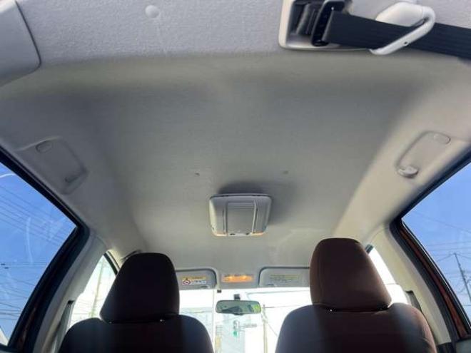 ヴィッツ1.3 ジュエラ 4WD　プッシュスタート　エンジンスターター　ナビ　バックカメラ　ワイパーデアイサー　オート4WD コーナーセンサー　電動格納ミラー 1300