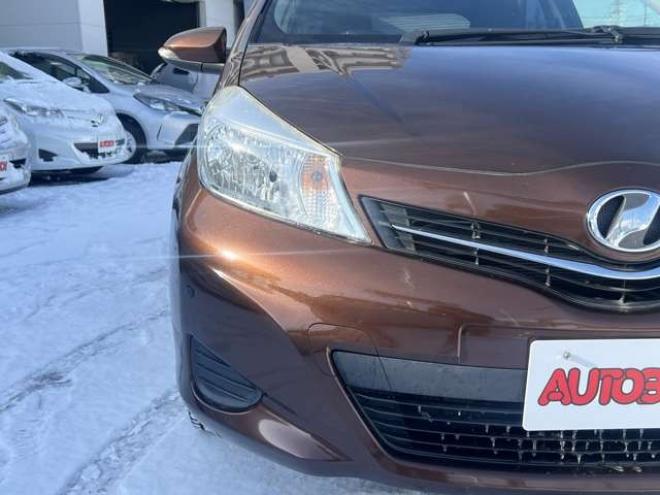 ヴィッツ1.3 ジュエラ 4WD　プッシュスタート　エンジンスターター　ナビ　バックカメラ　ワイパーデアイサー　オート4WD コーナーセンサー　電動格納ミラー 1300