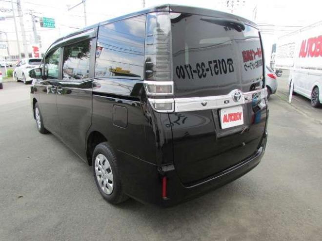 ヴォクシー2.0 X 4WD　トヨタセーフティセンス/LEDヘッドライト/両側パワースライドドア/ETC/社外ナビ/フルセグTV/バックカメラ/スマートキー一体式エンジンスターター 2000