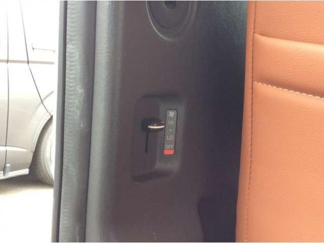 ハイエースバン3.0 スーパーGL ロング ディーゼルターボ 4WD　リアヒーター&クーラー　キーレス　ETC　電動格納ミラー　デュアルエアコン　ベッドキッド　フロントフォグランプ　clarionSDナビ(NXL13)　AUX　Bluetooth　USB　16インチAW 3000