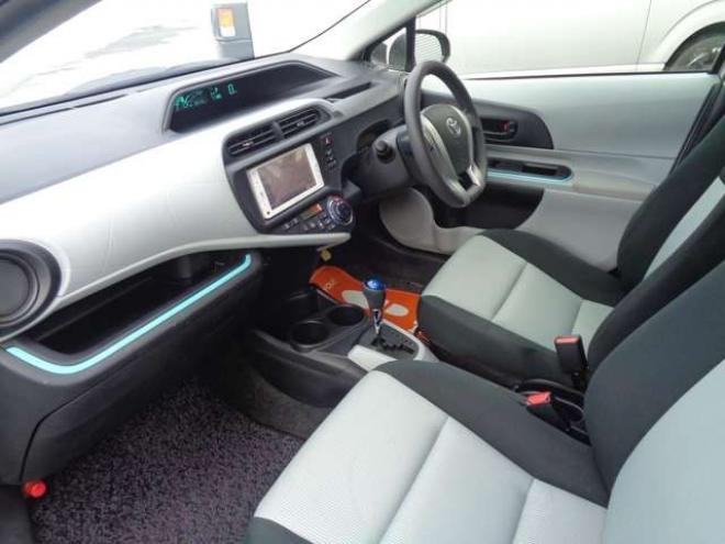 アクア1.5 S　純正ナビ　ワンセグ　キーフリー 2WD 1500