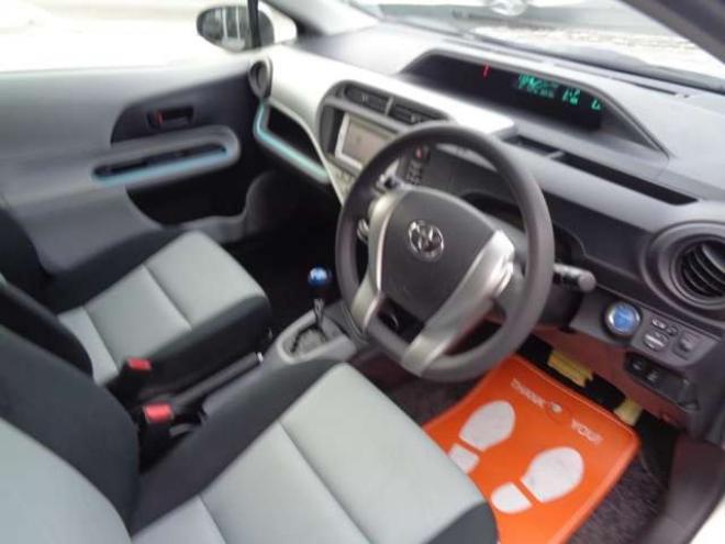 アクア1.5 S　純正ナビ　ワンセグ　キーフリー 2WD 1500