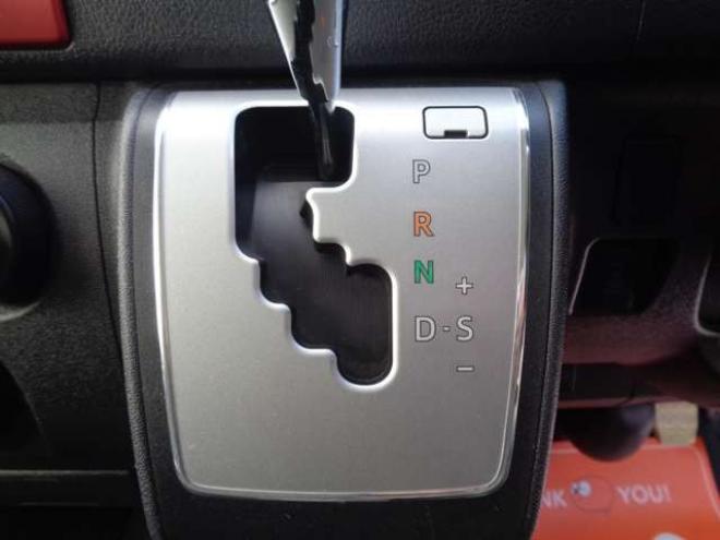 ハイエースバン2.8 DX ロング ディーゼルターボ 4WD　寒冷地仕様　415COBRA　丸目クラシックヘッドライトキット　SAFARIフロントリップスポイラー　16インチアルミ&トーヨーH30　リアヒーター　リアエアコン 2800