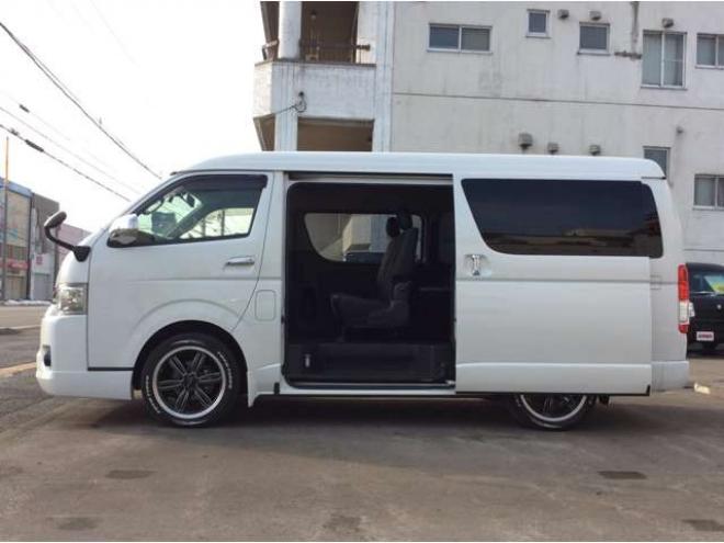 ハイエースバン2.7 スーパーGL ダークプライム ワイド ミドルルーフ ロングボディ 4WD　4WD　寒冷地仕様　両側パワスラ　スマキー　プッシュスタート　リアヒーター&クーラー　アルパインインナーミラー&フリップダウンモニター　社外メモリナビ　フルセグTV　ETC　ベッドキッド　Bカメラ 2700