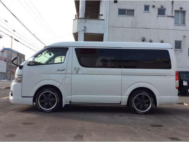 ハイエースバン2.7 スーパーGL ダークプライム ワイド ミドルルーフ ロングボディ 4WD　4WD　寒冷地仕様　両側パワスラ　スマキー　プッシュスタート　リアヒーター&クーラー　アルパインインナーミラー&フリップダウンモニター　社外メモリナビ　フルセグTV　ETC　ベッドキッド　Bカメラ 2700