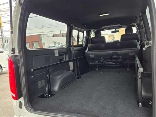 ハイエースバン2.8 スーパーGL ダークプライムII ロングボディ ディーゼルターボ 4WD　ESSEXバージョン　FスポイラーVer3&サイドライナー&リアライナー　ESSEX　ENCD17インチAW　ヨコハマPARADA17インチ　ESSEX3Dフロアマット　ハーフレザーシート　プッシュスタート　スマートキー　リアヒーター 2800