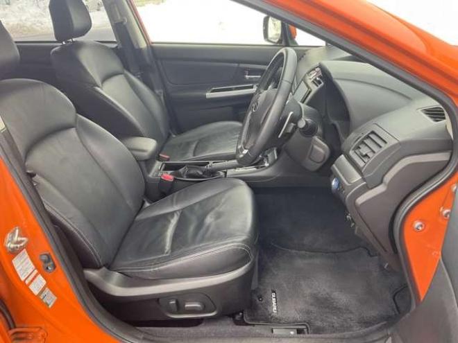 インプレッサXVハイブリッド 2.0i-L アイサイト 4WD　夏冬タイヤ付　　社外ナビTV　バックカメラ　クルコン　ETC　パワーシート　シートヒーター　ドラレコ　プッシュスタート　スターター機能付純正スマートキー　パドルシフト　Bluetooth　ワンオーナー 2000