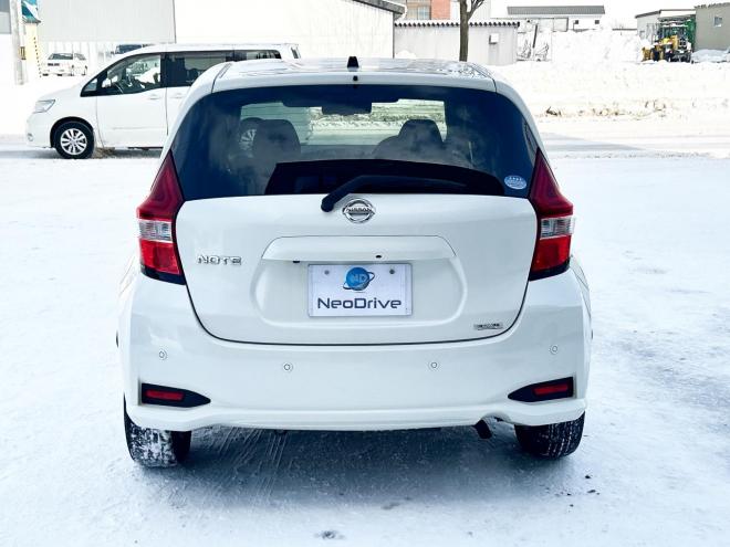 ノート1.2X FOURスマートセーフティED 4WD　ローンが不安な方＜優遇ローン＞本州仕入　寒冷地仕様　エマージェンシーブレーキ 4WD