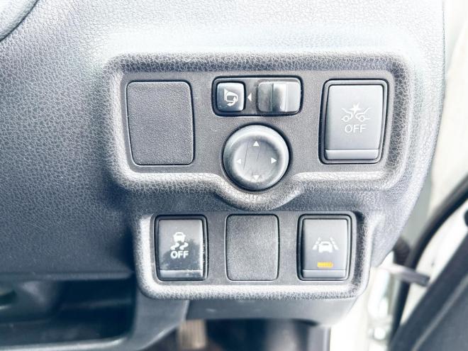 ノート1.2X FOURスマートセーフティED 4WD　ローンが不安な方＜優遇ローン＞本州仕入　寒冷地仕様　エマージェンシーブレーキ 4WD