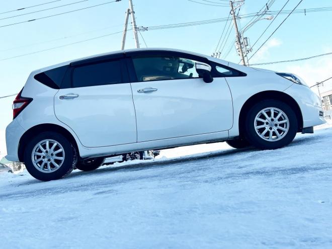 ノート1.2X FOURスマートセーフティED 4WD　ローンが不安な方＜優遇ローン＞本州仕入　寒冷地仕様　エマージェンシーブレーキ 4WD