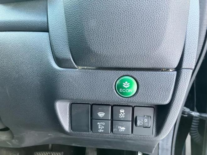 フィットハイブリッドFパッケージ 4WD 1500 5Dr