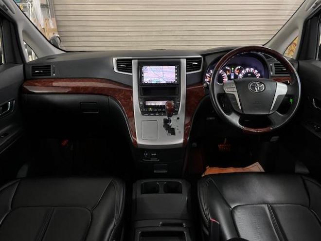 ヴェルファイア２．４Ｚ　プラチナセレクション　寒冷地仕様　禁煙車　パワーバックドア　両側パワースライドドア　ブラックレザーシートカバー　純正ＨＤＤナビ　地デジ　ＤＶＤ再生　Ｂｌｕｅｔｏｏｔｈ　リアフリップダウンモニター　ＨＩＤヘッドライト　ＥＴＣ 4WD 2400 5Dr