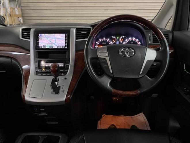 ヴェルファイア２．４Ｚ　プラチナセレクション　寒冷地仕様　禁煙車　パワーバックドア　両側パワースライドドア　ブラックレザーシートカバー　純正ＨＤＤナビ　地デジ　ＤＶＤ再生　Ｂｌｕｅｔｏｏｔｈ　リアフリップダウンモニター　ＨＩＤヘッドライト　ＥＴＣ 4WD 2400 5Dr