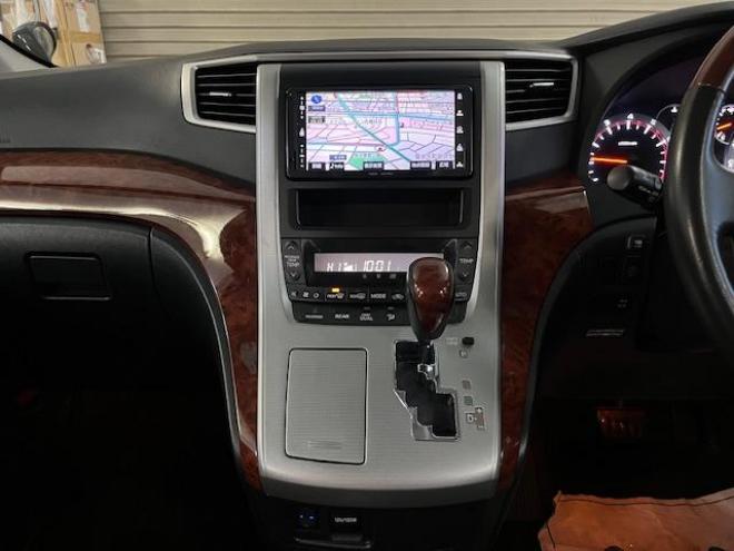 ヴェルファイア２．４Ｚ　プラチナセレクション　寒冷地仕様　禁煙車　パワーバックドア　両側パワースライドドア　ブラックレザーシートカバー　純正ＨＤＤナビ　地デジ　ＤＶＤ再生　Ｂｌｕｅｔｏｏｔｈ　リアフリップダウンモニター　ＨＩＤヘッドライト　ＥＴＣ 4WD 2400 5Dr