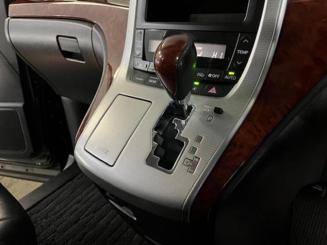 ヴェルファイア２．４Ｚ　プラチナセレクション　寒冷地仕様　禁煙車　パワーバックドア　両側パワースライドドア　ブラックレザーシートカバー　純正ＨＤＤナビ　地デジ　ＤＶＤ再生　Ｂｌｕｅｔｏｏｔｈ　リアフリップダウンモニター　ＨＩＤヘッドライト　ＥＴＣ 4WD 2400 5Dr