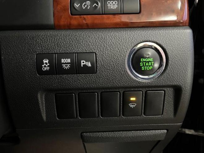 ヴェルファイア２．４Ｚ　プラチナセレクション　寒冷地仕様　禁煙車　パワーバックドア　両側パワースライドドア　ブラックレザーシートカバー　純正ＨＤＤナビ　地デジ　ＤＶＤ再生　Ｂｌｕｅｔｏｏｔｈ　リアフリップダウンモニター　ＨＩＤヘッドライト　ＥＴＣ 4WD 2400 5Dr