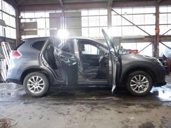 エクストレイル2.0 20S 2列車 4WD　ナビ・TV・B/T・Bカメラ・Aストップ・ライトレベライザー・ECOモード・VDC・カプロンシート・キーレス・社外AW 2000