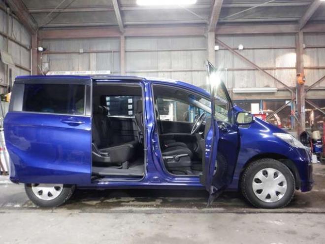 フリード1.5 G ジャストセレクション 4WD　Bluetoothオーディオ・ETC・両側パワスラ・ワイパーデアイサー・HID・スマートキー・ドアバイザー・ナビ・B/T・TV・バックカメラ 1500