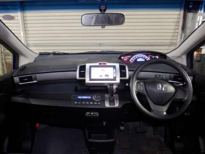 フリード1.5 G ジャストセレクション 4WD　Bluetoothオーディオ・ETC・両側パワスラ・ワイパーデアイサー・HID・スマートキー・ドアバイザー・ナビ・B/T・TV・バックカメラ 1500