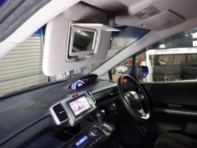 フリード1.5 G ジャストセレクション 4WD　Bluetoothオーディオ・ETC・両側パワスラ・ワイパーデアイサー・HID・スマートキー・ドアバイザー・ナビ・B/T・TV・バックカメラ 1500