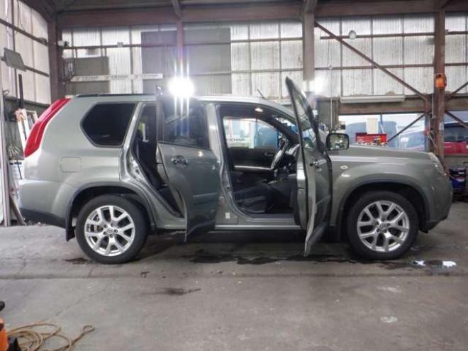 エクストレイル2.0 20GT ディーゼルターボ 4WD　本州仕入・ナビ・TV・Bカメラ・B/T・車検R9/6・修復歴なし・切替4WD・HID・ETC・フォグランプ・クルコン・インテリキー・ルーフレール 2000