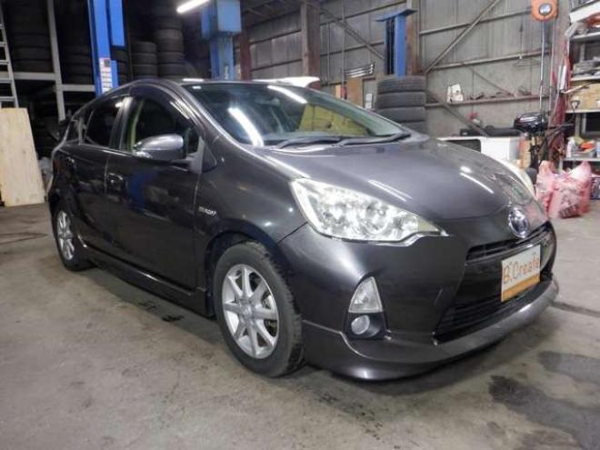 アクア1.5 G ブラックソフトレザーセレクション　本州仕入・ナビ・TV・B/T・レザーシート・本州仕入・純正エアロ・シートヒーター・ステアリングスイッチ・バックカメラ・スマートキー・プッシュスタート 2WD 1500