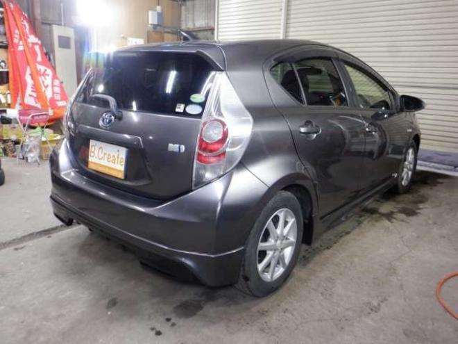 アクア1.5 G ブラックソフトレザーセレクション　本州仕入・ナビ・TV・B/T・レザーシート・本州仕入・純正エアロ・シートヒーター・ステアリングスイッチ・バックカメラ・スマートキー・プッシュスタート 2WD 1500