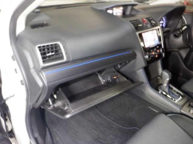 レヴォーグ1.6 GT-S アイサイト 4WD　ナビ・B/T・TV・Bカメラ・ETC・クルコン　本州仕入　USB接続　バックカメラ　サイドカメラ　パワーシート　BSM　LEDヘッドライト　フォグ 1600