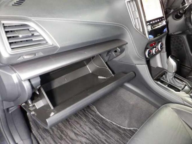 インプレッサスポーツ 2.0 i-L アイサイト 4WD　ブラックレザーセレクション　本州仕入れ　4WD　MOPナビ　B/T　TV　バックカメラ　ETC　クルコン　シートヒーター　レザーシート　衝突軽減　LEDヘッドライト　フォグランプ　ドアバイザー　スマートキー 2000